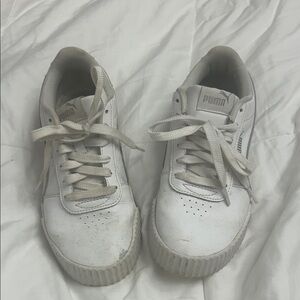 Puma women’s Classic White Sneakers💥